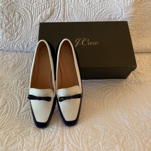 J CREW Patent Bow Loafer Pump / Size US 6.5 (UK4, EU37) / Navy & White - Picture 7 of 10